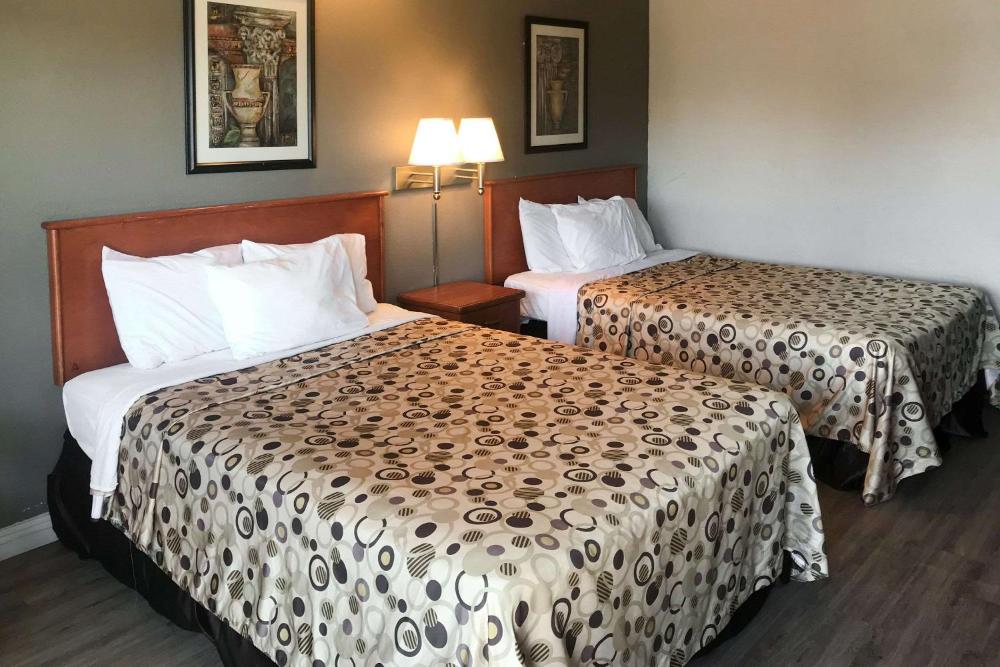 Queen Room with Two Queen Beds - Non-Smoking